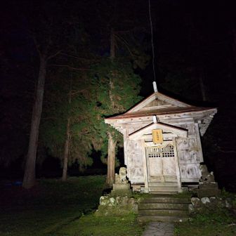 日が暮れて少し冷え込んできた鳥坂神社
