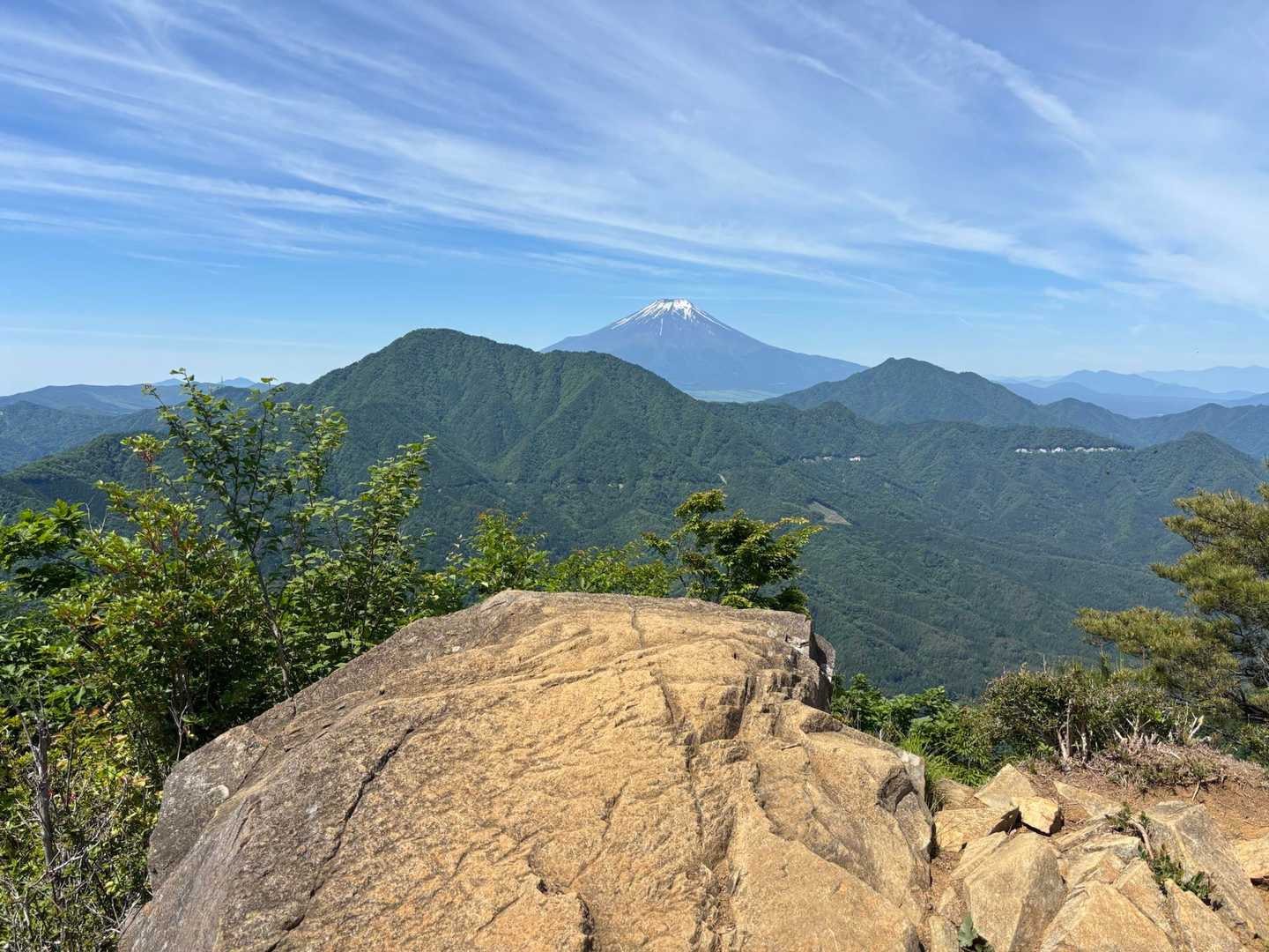 山の由来となった赤岩、本名は松山だそうです。