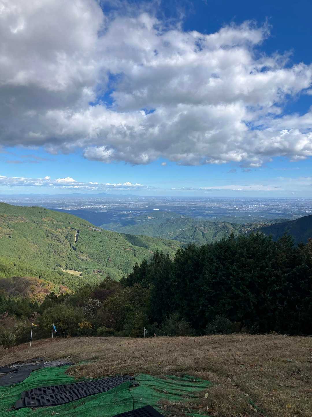 下山途中のパラグライダー場

筑波山いました😆
都心方面とスカイツリーも見えます👍

丸山の残り90度はコチラから眺める事が出来ました😊