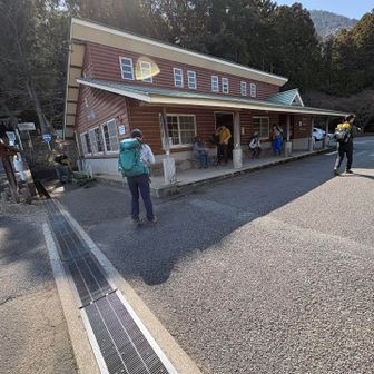 帰ってきました〜
登山口のトイレも綺麗だし、
靴洗い場もあり快適でした〜🌼