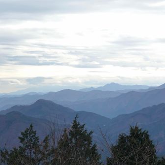 丹沢方面
大山は良くわかる
