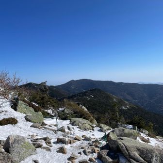 遠くに国師岳と北奥千丈岳