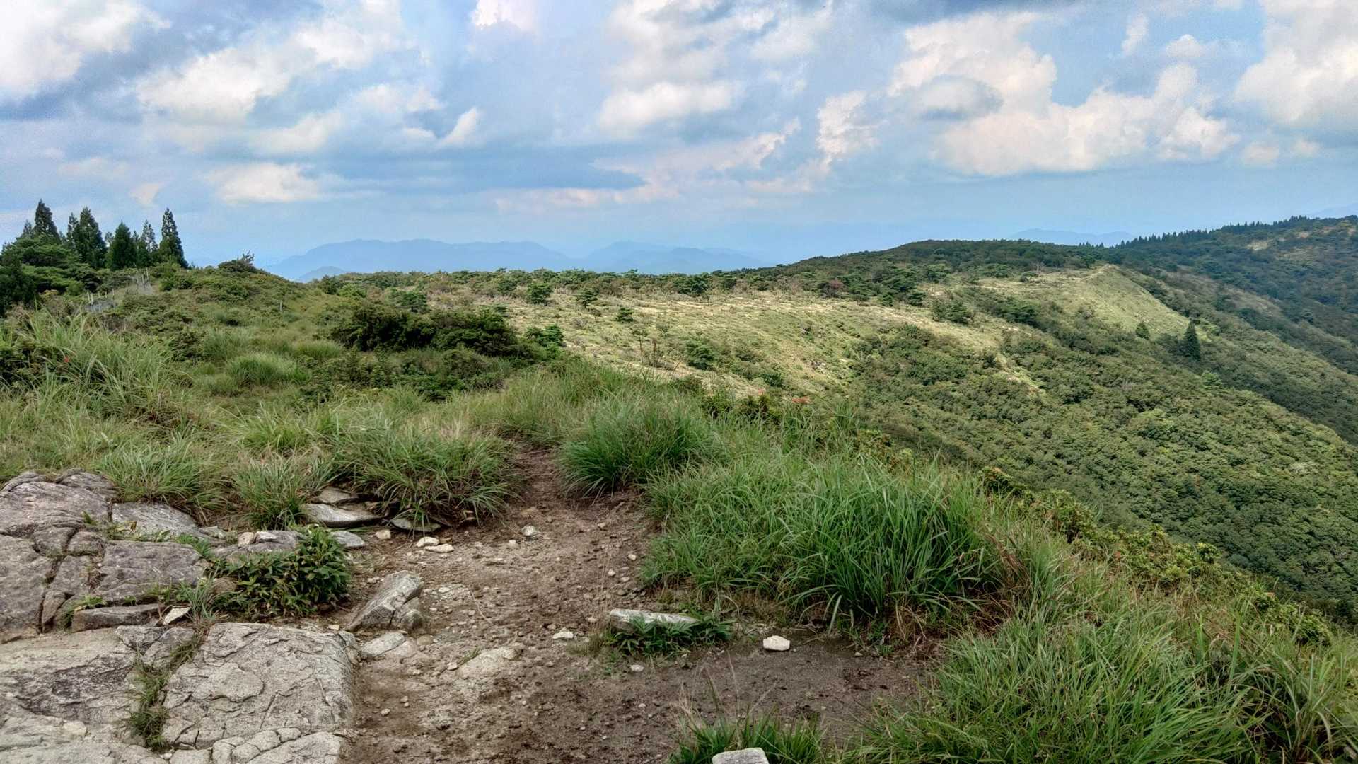 今日は天空回廊は歩かず、下山する。