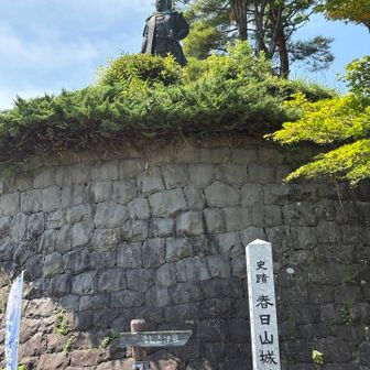 大河を記念して作ったと言う謙信像