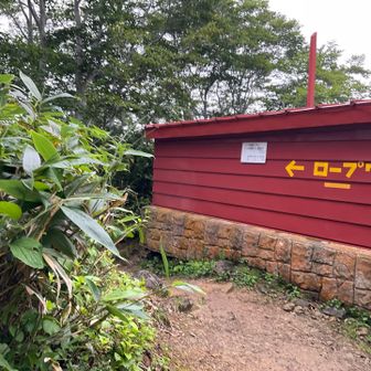 熊穴沢避難小屋