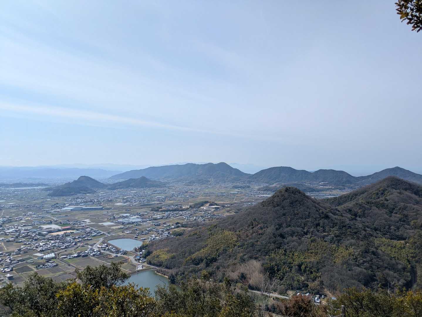 七宝連山〜真平山
手前に爺神山に山条山