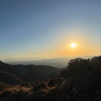 西に傾く太陽
もや〜ん…と、黄砂が飛んできてるよね