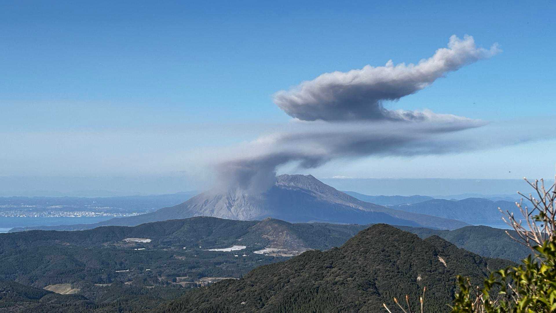 一瞬抜けた岩場から桜島がドーン🤩