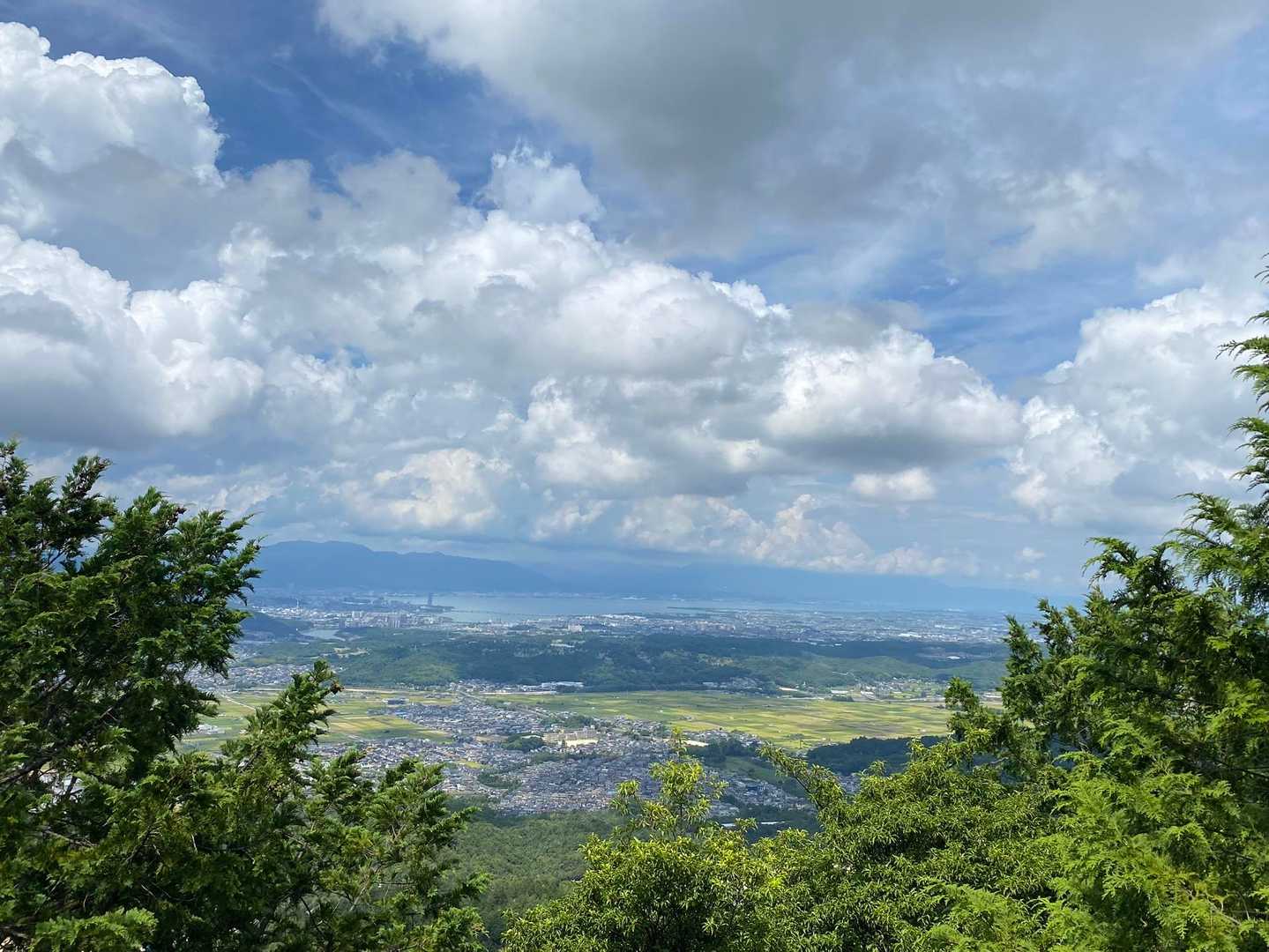 岩の上から