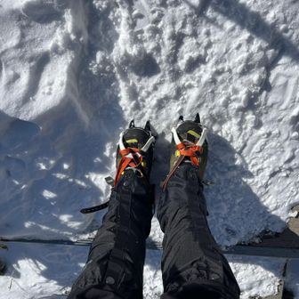 剣山の山頂から先をアイゼンつけて次郎笈行こうとしたけど爆風のため撤退🥹