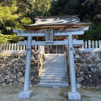 まずは八王子神社で登山の無事を祈願