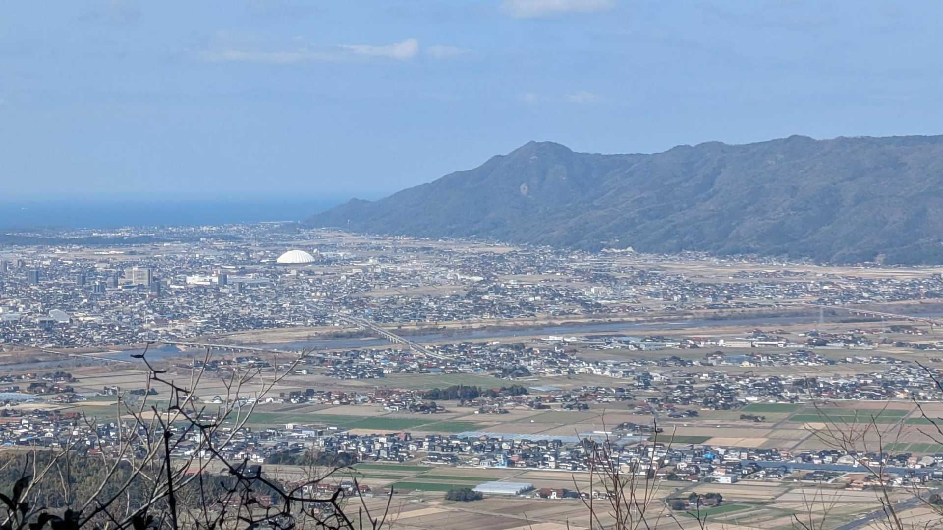 出雲弥山と出雲ドーム