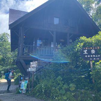 山頂14℃、風がとても強いとのこと