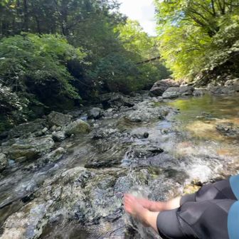 靴をぬいで、クールダウン💦
沢靴ももってたけど、水が冷たすぎて
歩くのはやめました😅
