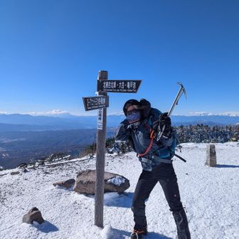 北横岳南峰！風が強すぎて真っ直ぐ立ってられない😂