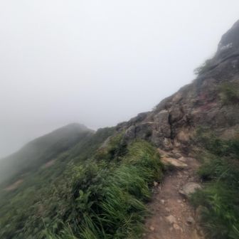 滑る剣ヶ峰