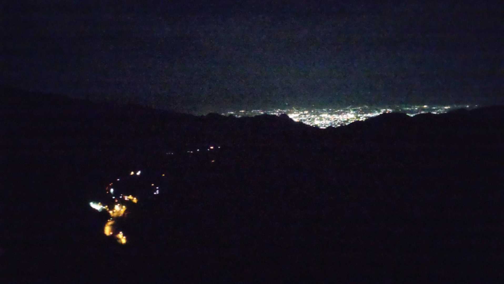 途中の見晴台へ。
関沢ICの灯りと山形市の夜景✨