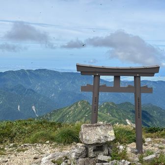 北股岳山頂