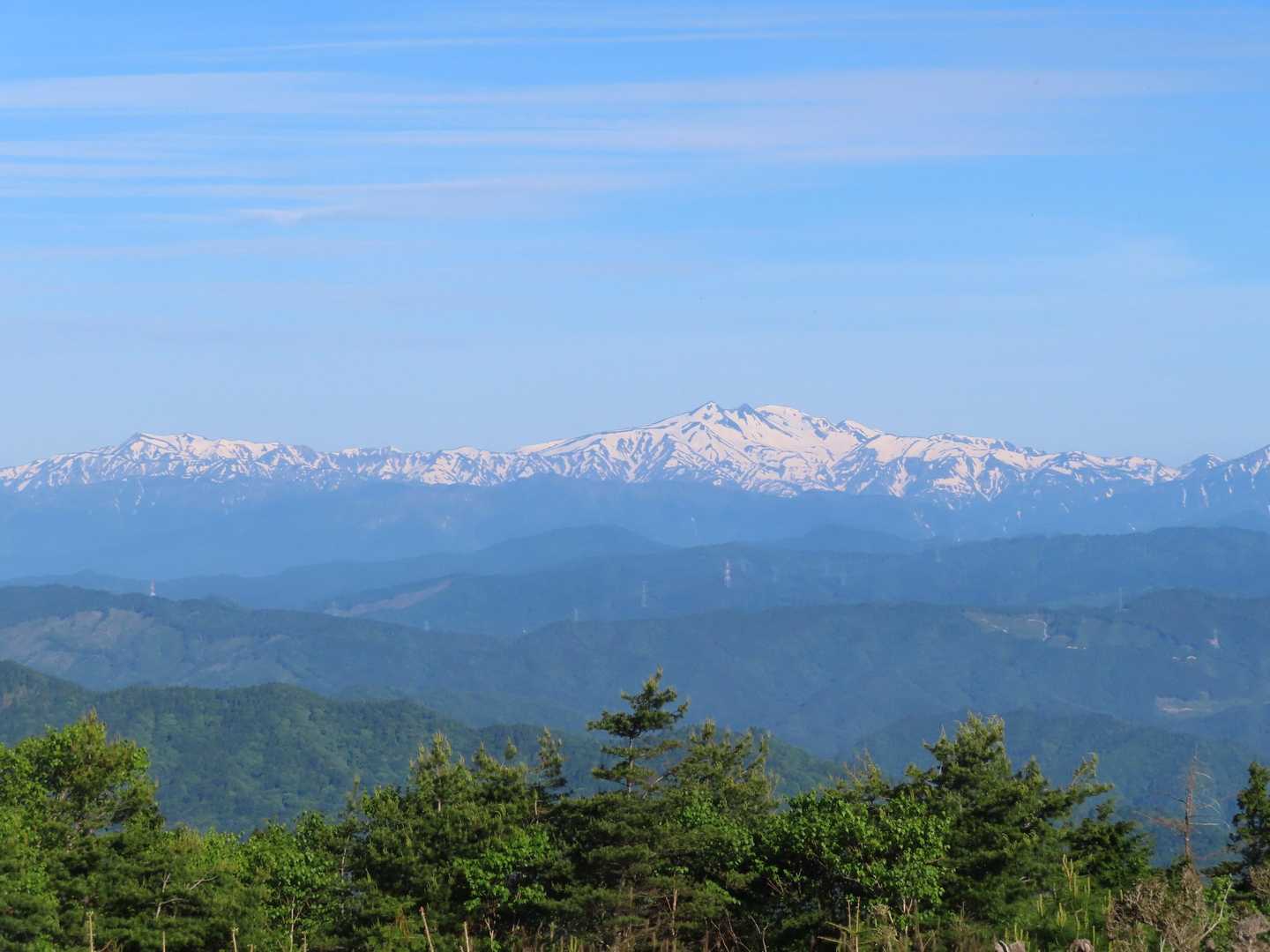 位山山頂近くの白山眺望スポット
白山が見えます