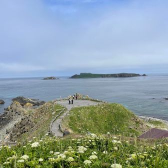 スコトンの先端…沖に見えるのは「トド島」