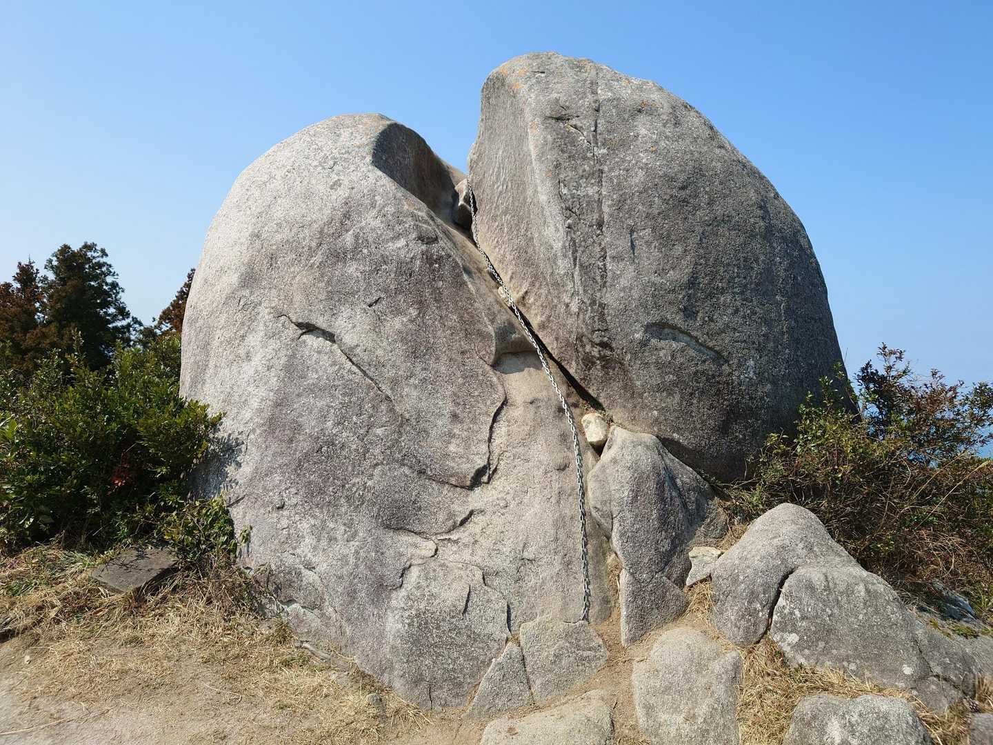 十坊山 往復 | 山頂で巨岩と糸島ブルーを堪能し、下山後はまむしの湯への写真