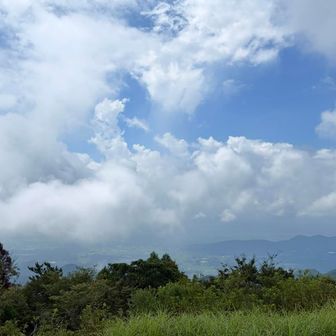 山頂到着時☁️真っ白だった周辺も 熊本市方向が見えて来ました👀