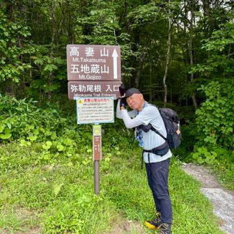 疲れ果てましたのポーズ
何とか下山完了です
キャンプ場の自販機でコーラがあって
生きかえりました。