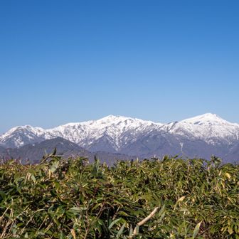 三ノ峰（左）、別山（真ん中）、御前ヶ峰（右）
