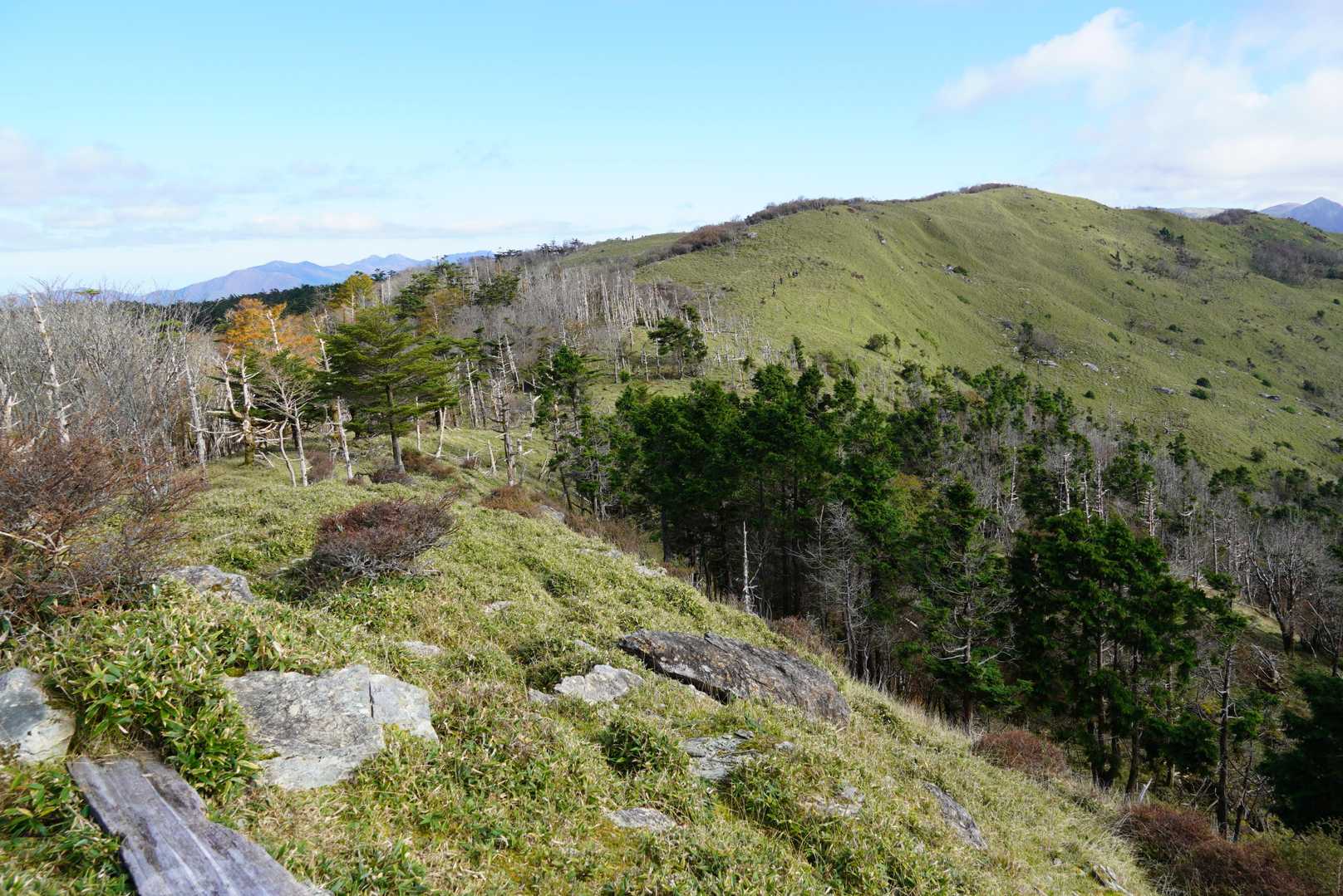 小檜曽山より
此れから向かう土佐矢筈山への稜線