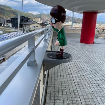 駅に戻って来ました
駅の２階にハカセ君がいる