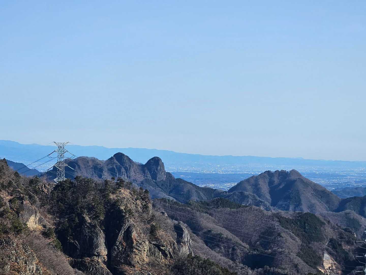 先月登った、鹿岳と四ツ又山。その向こうは関東平野が広がる