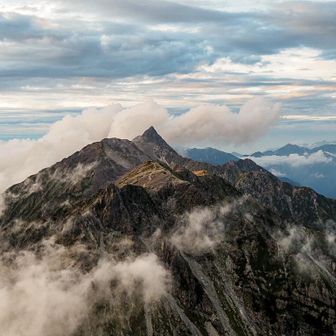 前日に登っていた槍ヶ岳の穂先が見える🏔️