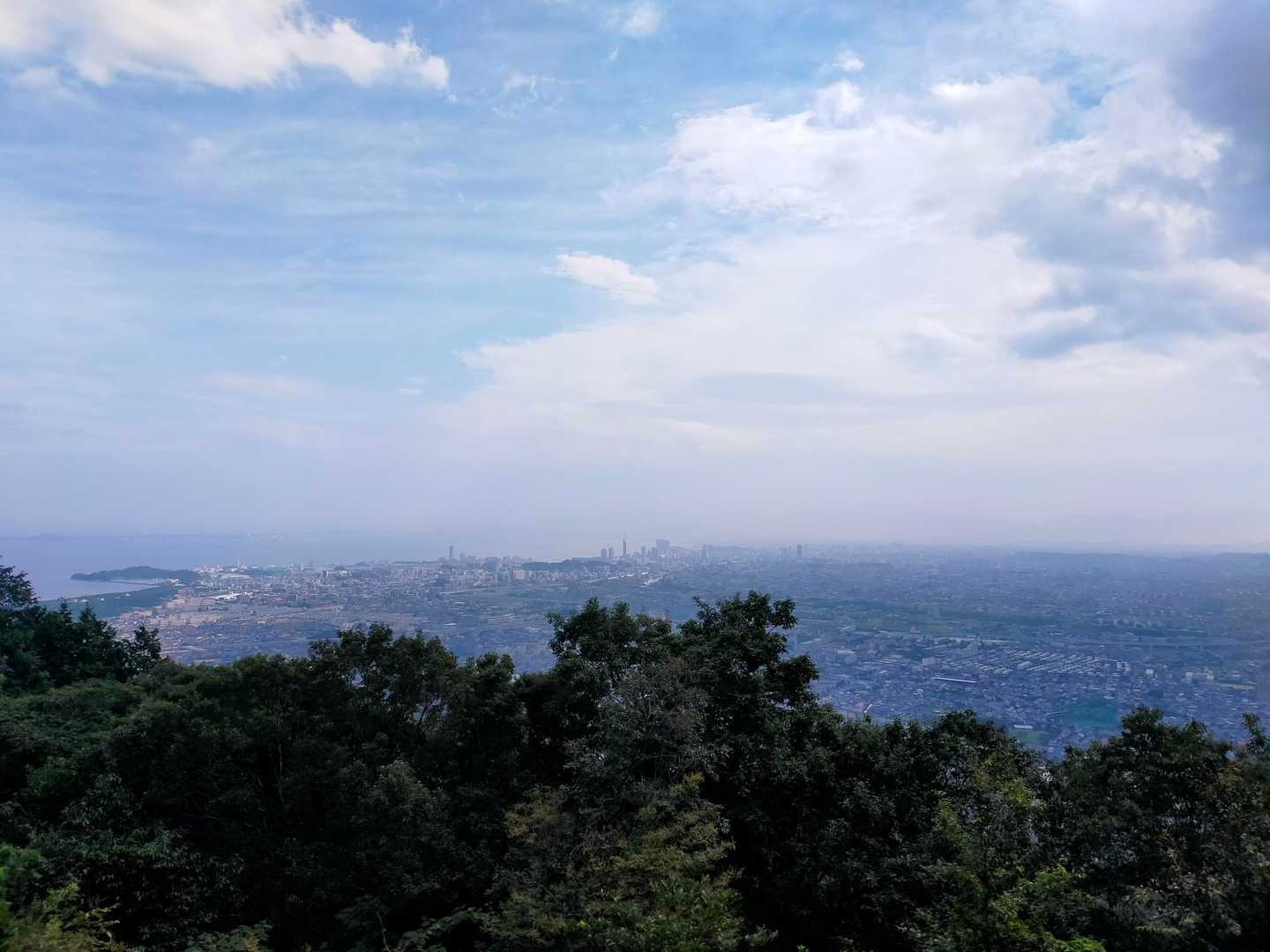 福岡市内の眺望です。あ～帰ってきたなぁ～となります。明日赴任先へ戻ることを一瞬忘れては一瞬にして思い出します😭