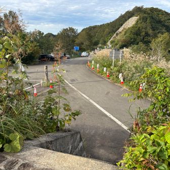 駐車場到着
朝は満車だったのに帰りは10台くらいでした
朝早くの雲海を見てから登った人が多かったんだろうな