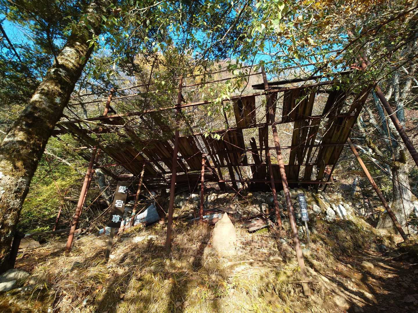 突然現れる山小屋の遺構🏕️(？)