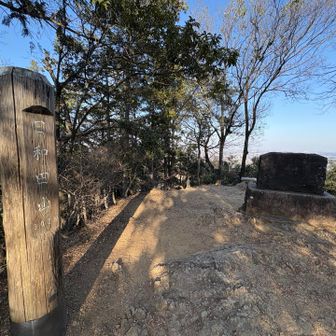 日和田山（標高305）山頂到着

ここも時間的に誰もいない
