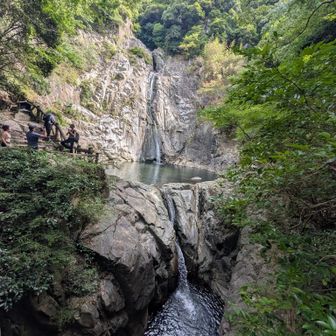 布引の滝　雄滝
最近雨降ってないし〜
水少ないですね〜