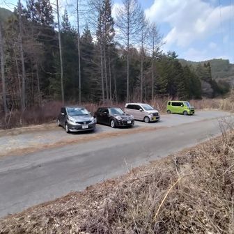 下山口から貯まってる「たまらずの池」まで登り返す。