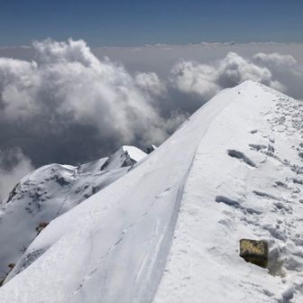 北峰山頂に到着。