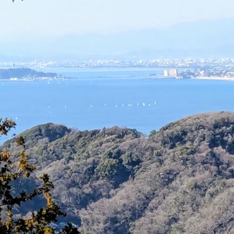 江の島とぼんやりと富士山🗻