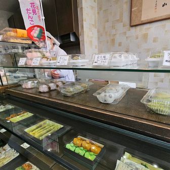 お土産に豆大福とお赤飯を買って　本日の桜見散歩は　おしまい　

ありがとうございました🌸😊