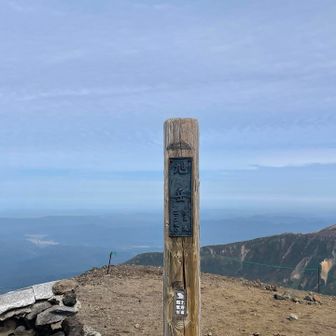 山頂は大賑わい！
早々に北鎮岳へGO👍