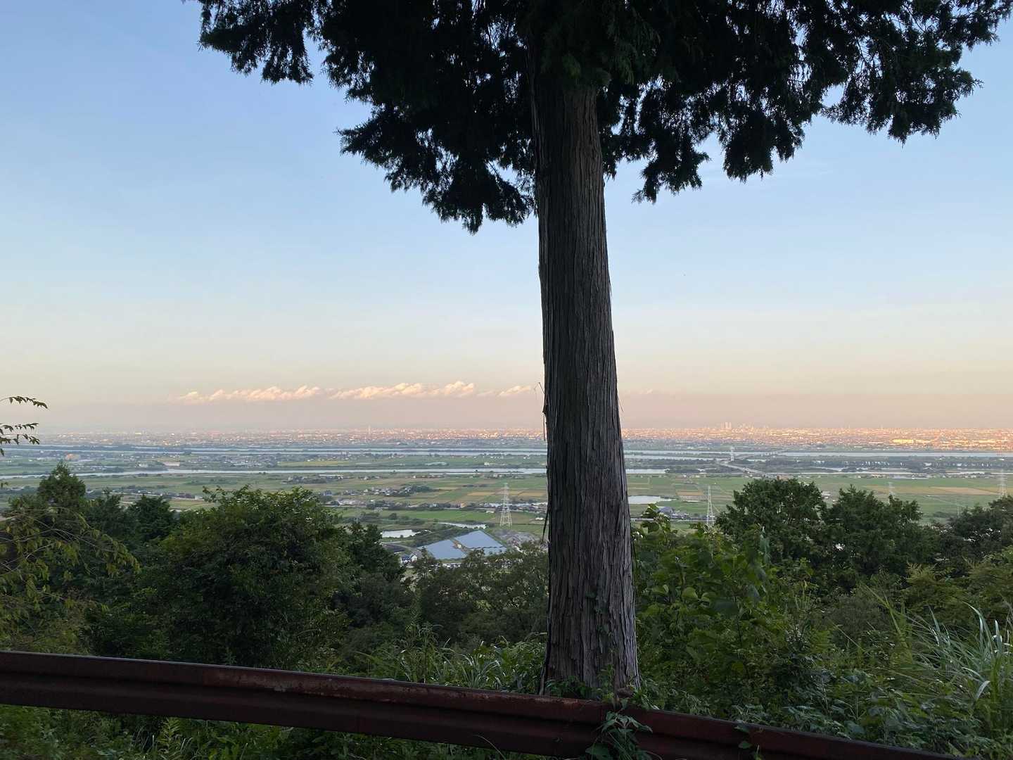 暮れゆく濃尾平野🧡
いい汗かけました😊♪
９月も頑張ろっと⛰️