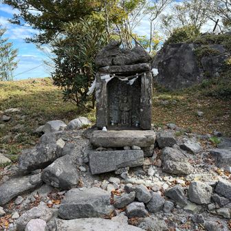 北岳の神「天之忍穂耳命」 ＝ 本体の仏「阿弥陀如来」
