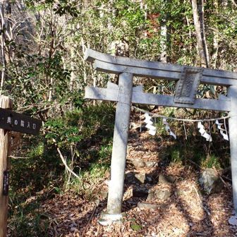 奥の院の入り口