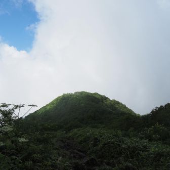 雲が多くて遠くの山々は見えなかったけど…ガスガスで何も見えない💦とならなくて良かった🤭