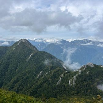 唐沢岳が遠くになりました