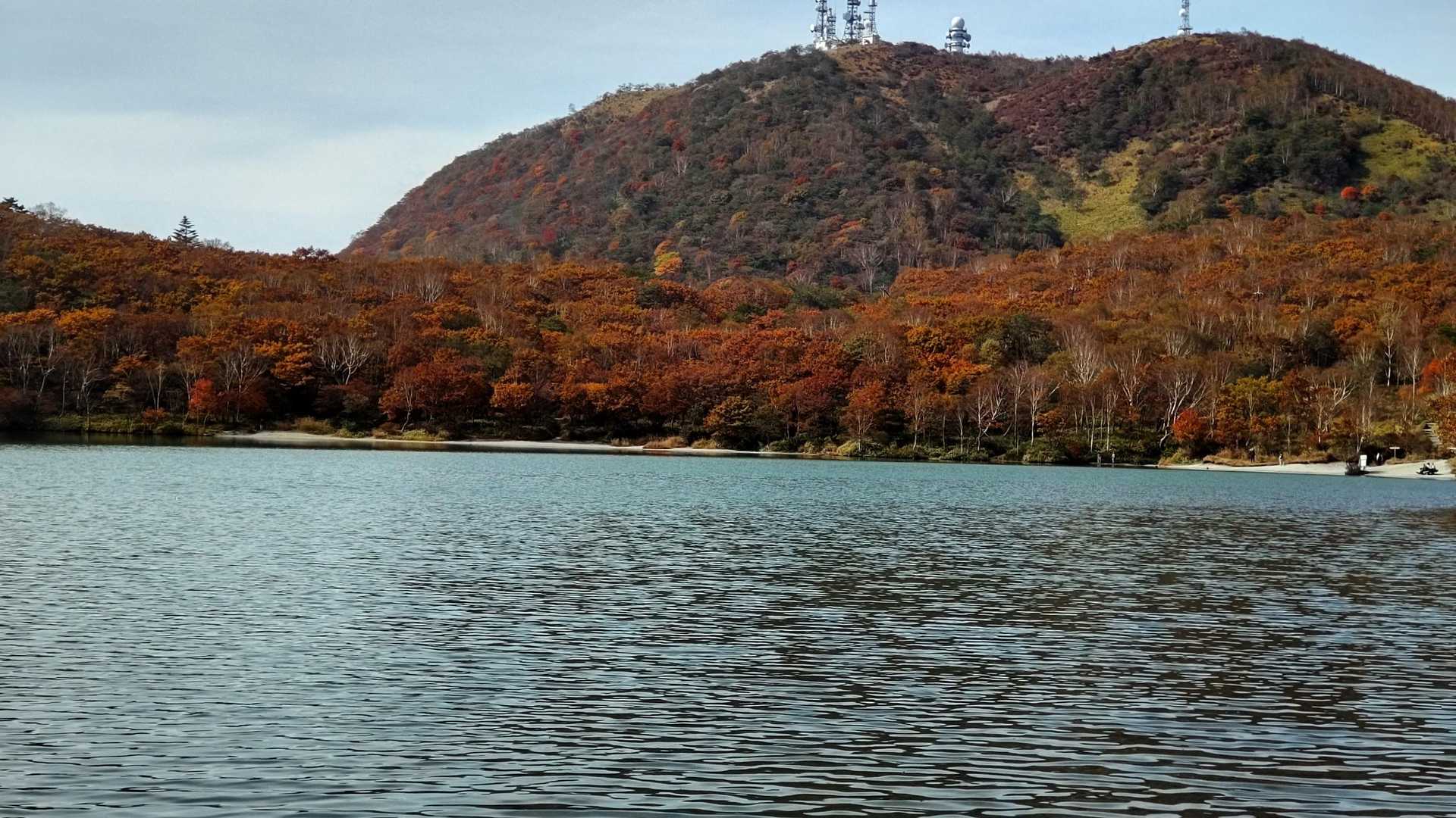 対岸の紅葉🍁と地蔵岳💖