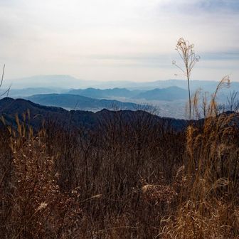 南の展望が開けるが‥霞がひどい