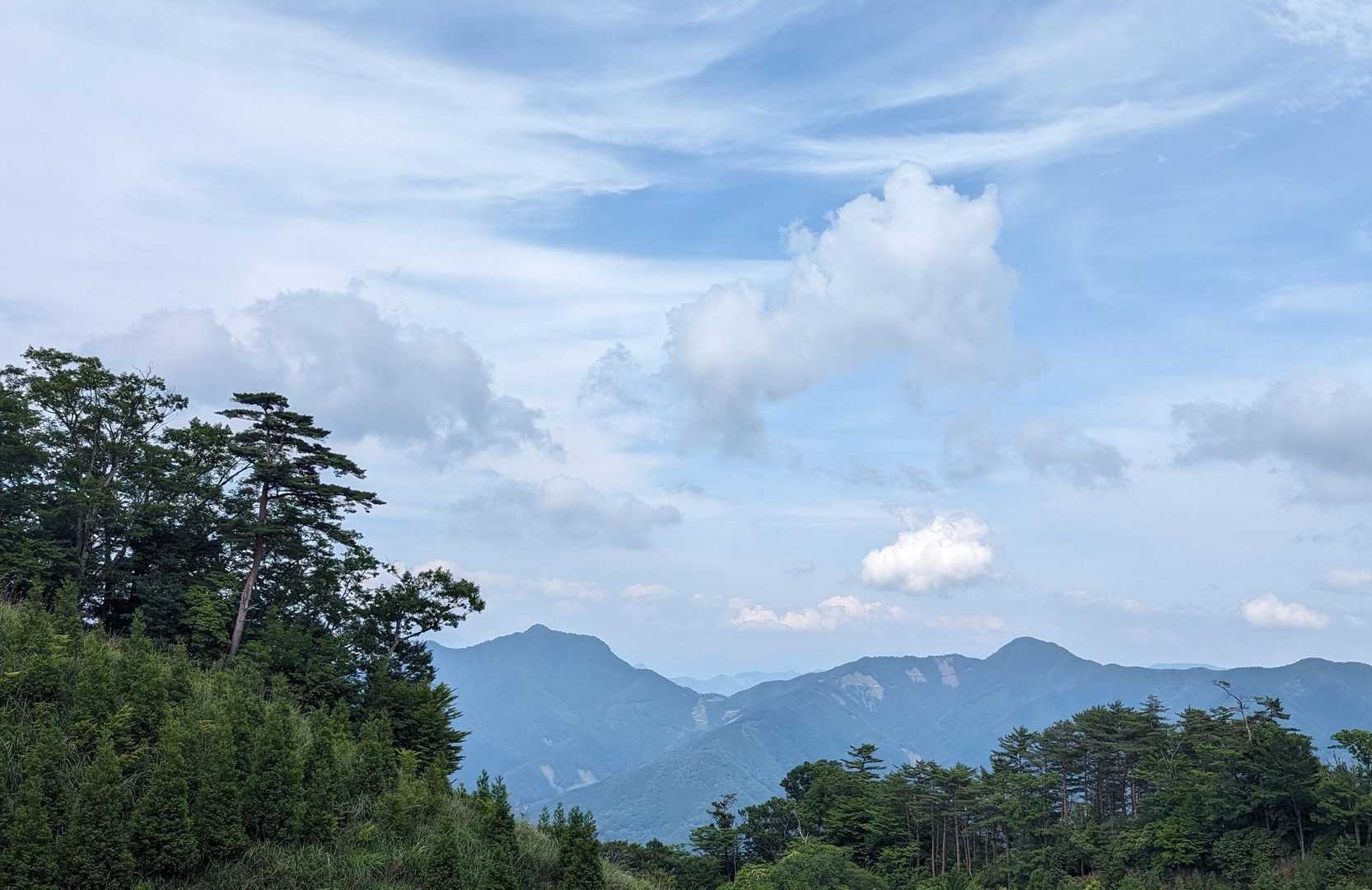 祇園岳と揺岳
またアケボノの時期に